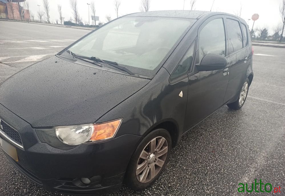 2011' Mitsubishi Colt photo #1