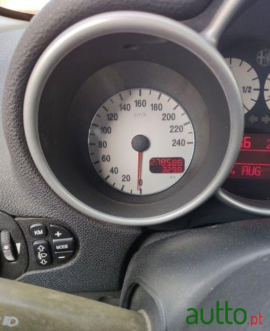 2002' Alfa Romeo 147 photo #2