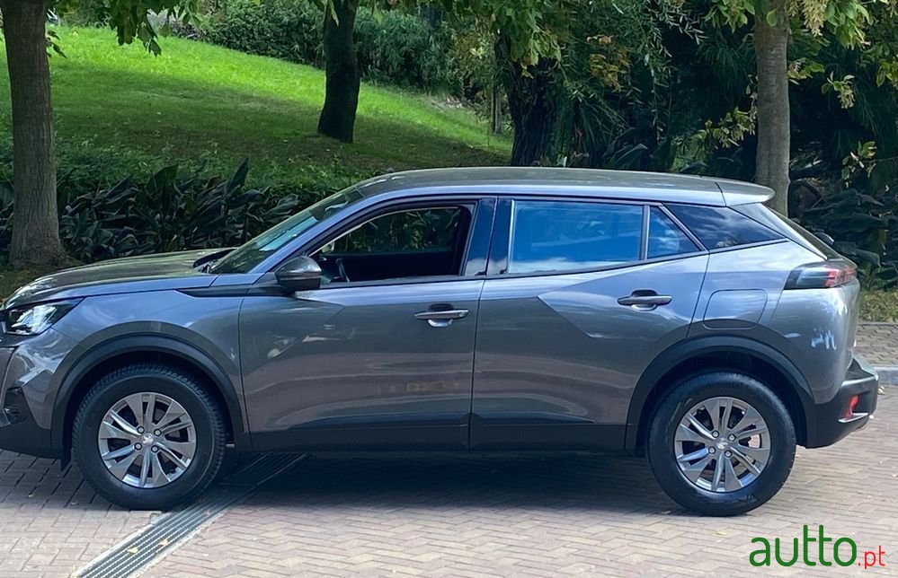 2020' Peugeot 2008 photo #6