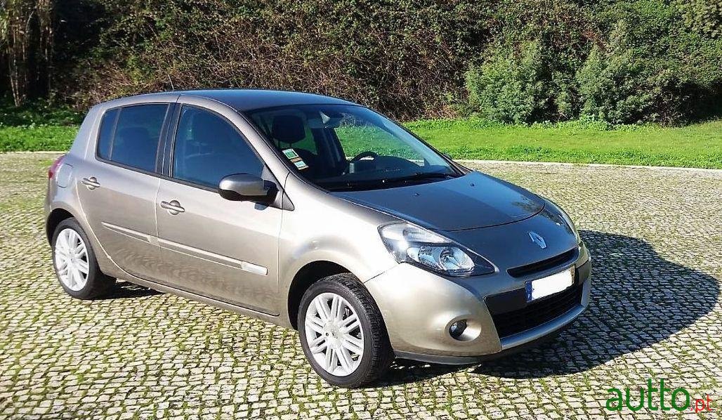 2012' Renault Clio photo #3