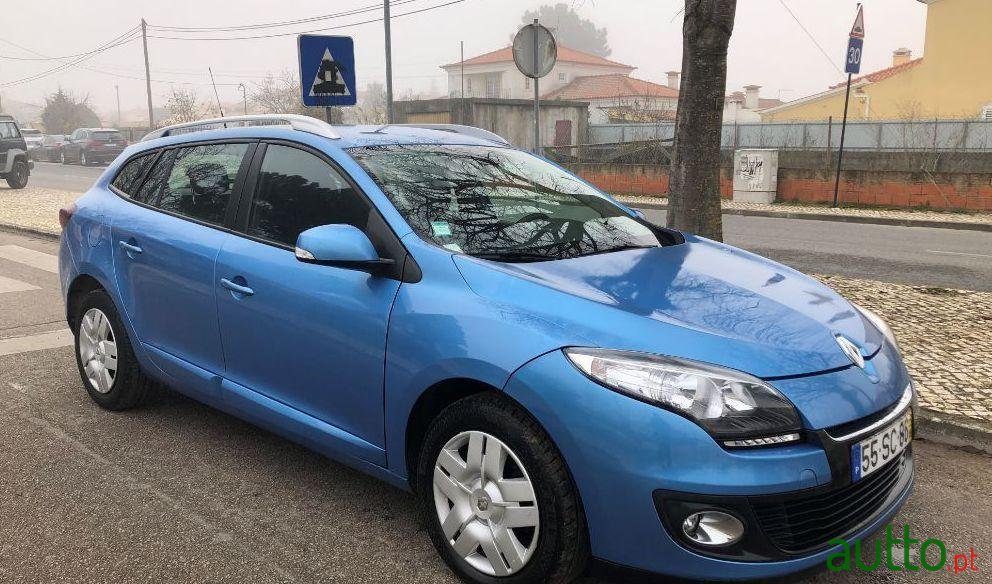 2013' Renault Megane Sport Tourer photo #3