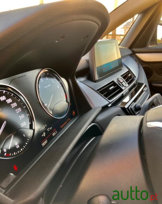 2018' BMW 225Xe-Active-Tourer photo #3