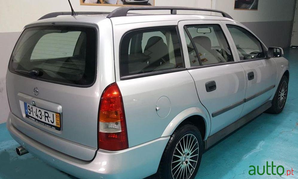 2001' Opel Astra Caravan 1.2 Club photo #2