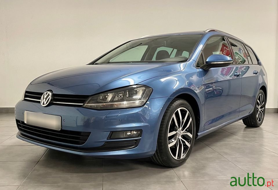 2013' Volkswagen Golf photo #1