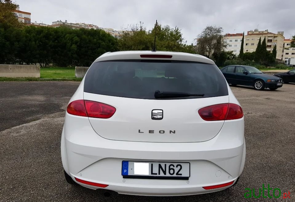 2011' SEAT Leon photo #6