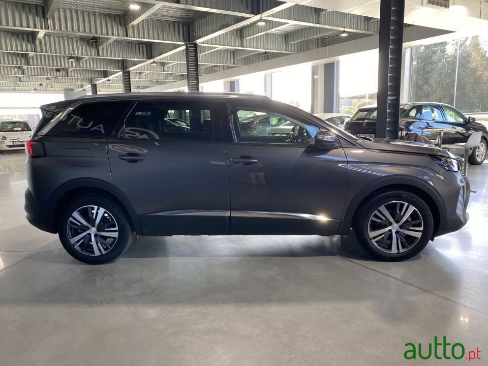 2021' Peugeot 5008 photo #6