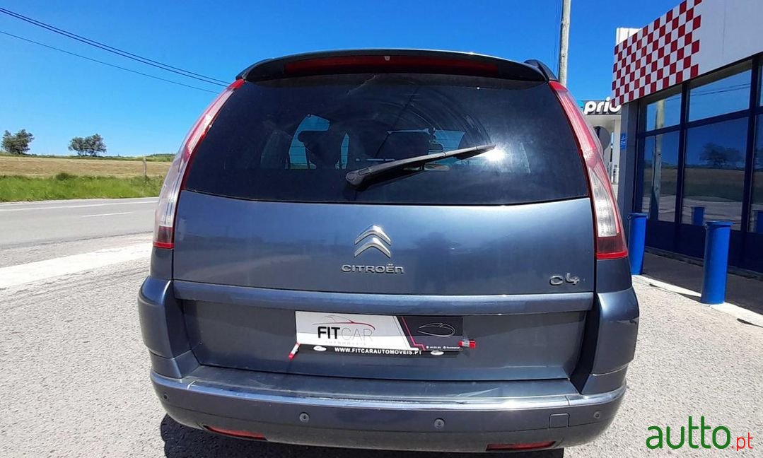 2011' Citroen C4 Grand Picasso photo #2