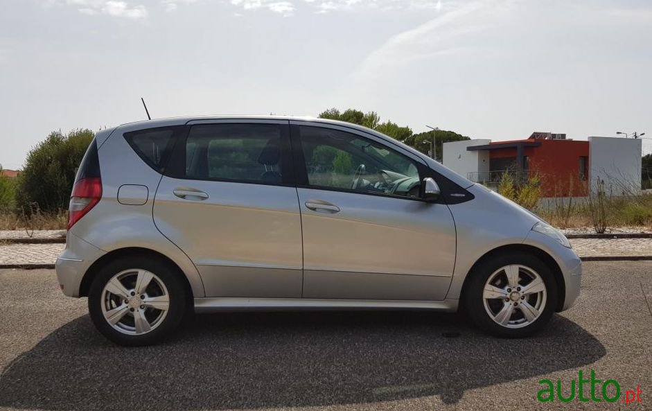 2009' Mercedes-Benz A-150 Avantgarde photo #3