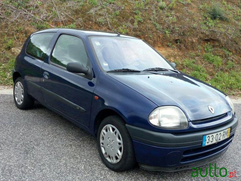 2001' Renault Clio 1.2 photo #2