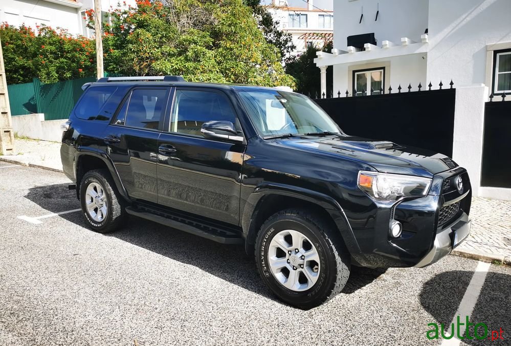 2016' Toyota 4Runner photo #2