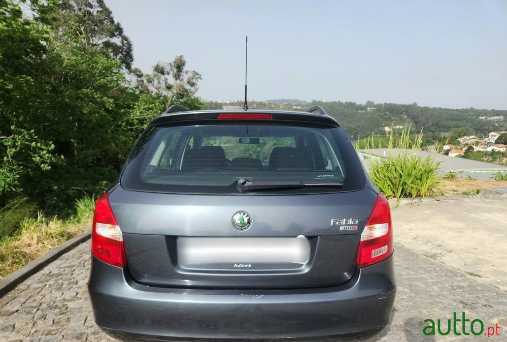 2009' Skoda Fabia Break photo #6