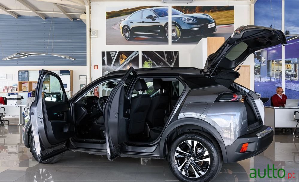 2022' Peugeot 2008 1.5 Bluehdi Allure photo #3