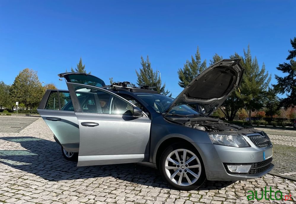 2013' Skoda Octavia Break photo #3