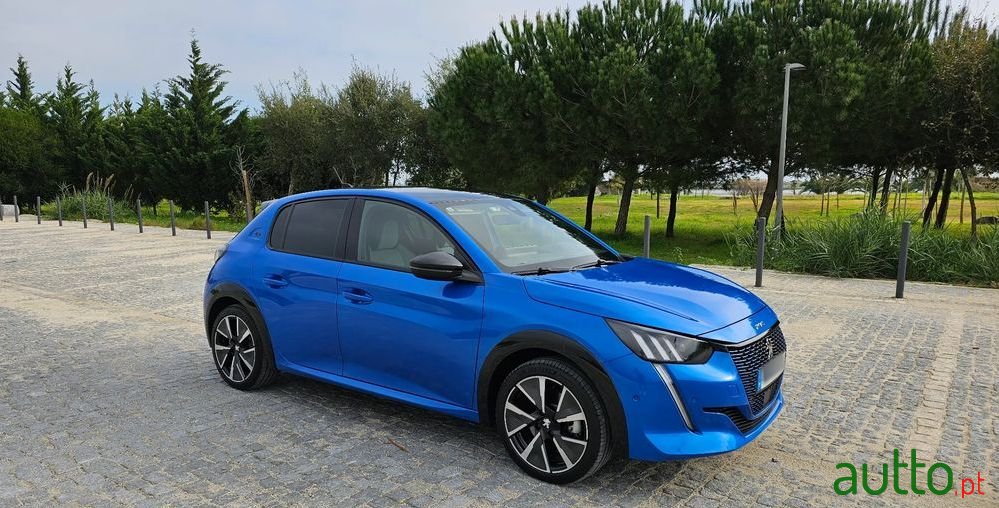 2021' Peugeot e-208 Gt photo #2