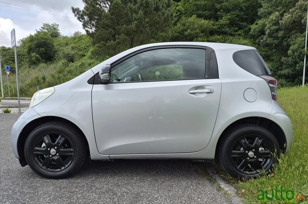 2011' Toyota iQ photo #5