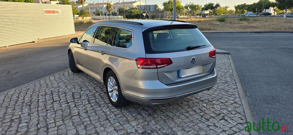 2017' Volkswagen Passat Variant photo #4