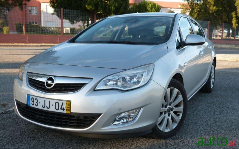 2010' Opel Astra Cosmo photo #3