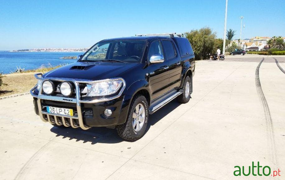 2011' Toyota Hilux photo #1