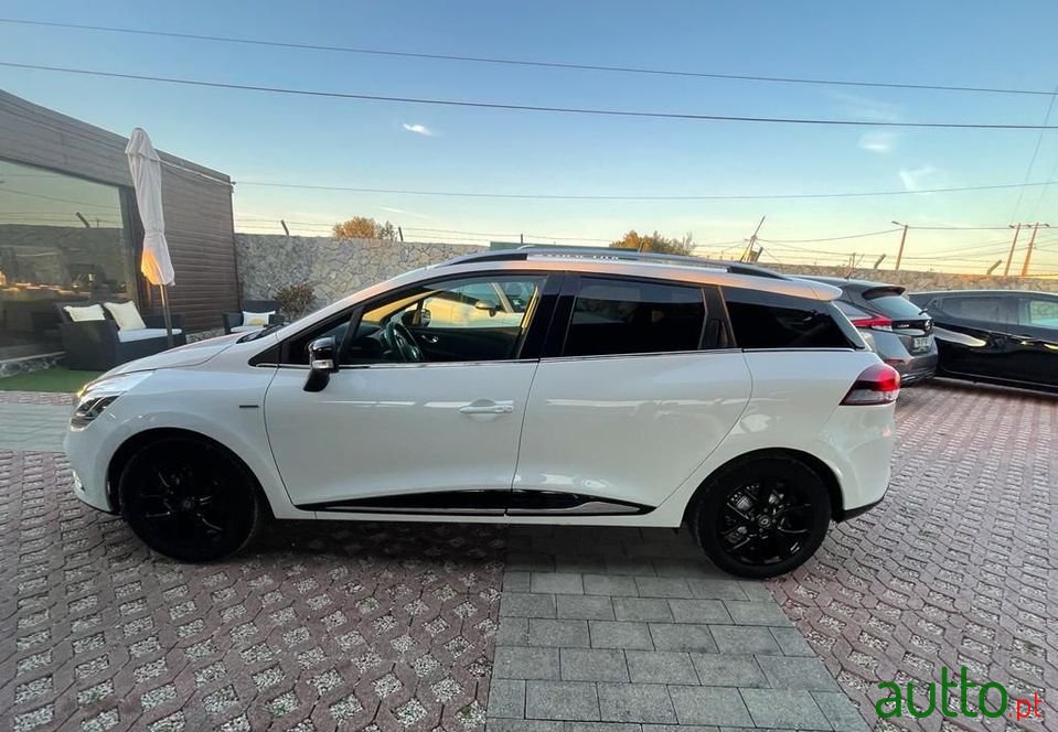 2019' Renault Clio Sport Tourer photo #6