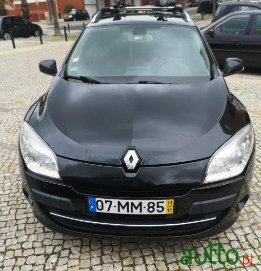 2011' Renault Megane Sport Tourer photo #2