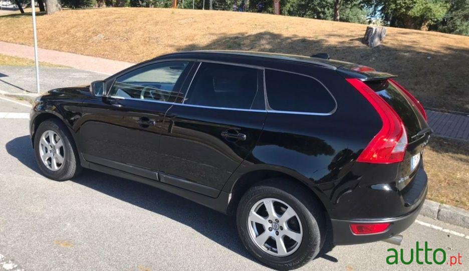 2010' Volvo Xc-60 2.4 D Momentum photo #2