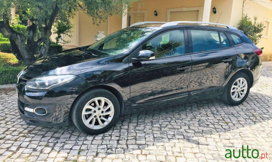 2015' Renault Megane Sport Tourer photo #2