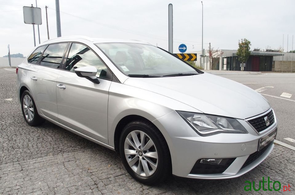 2017' SEAT Leon St photo #2