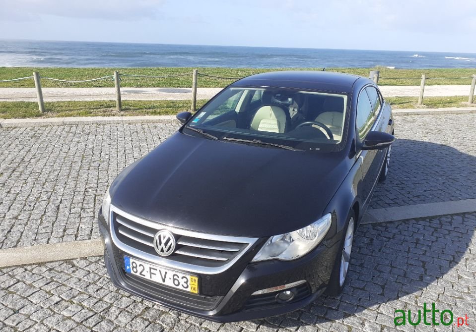 2008' Volkswagen Passat photo #1