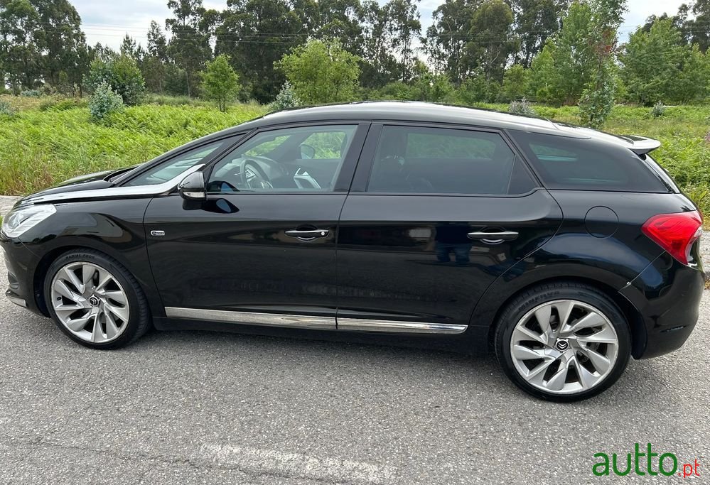 2013' Citroen DS5 photo #3