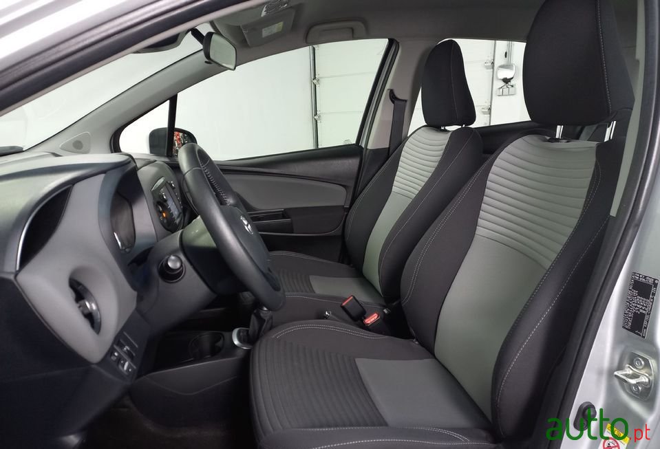 2019' Toyota Yaris photo #6