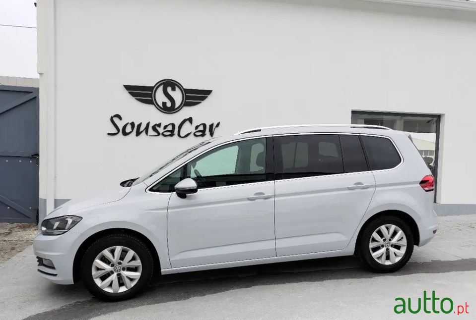 2018' Volkswagen Touran photo #2