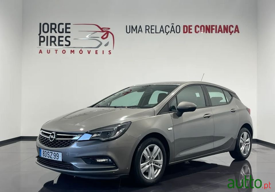 2017' Opel Astra photo #1