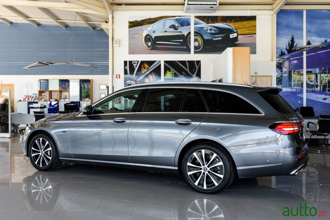 2021' Mercedes-Benz E-300 photo #3