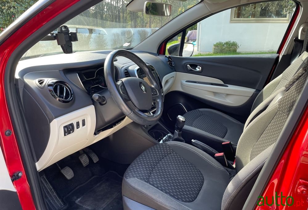 2019' Renault Captur photo #4