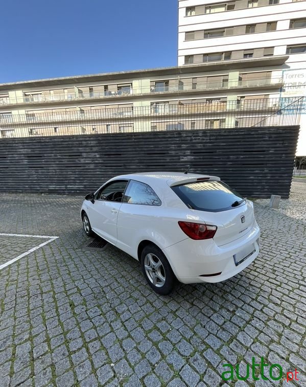 2010' SEAT Ibiza photo #1