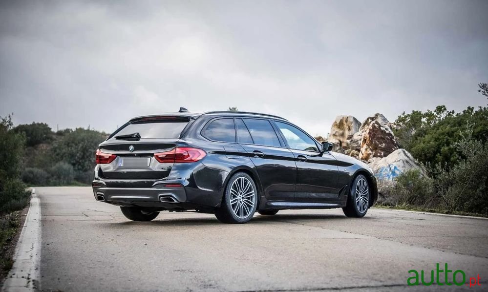 2017' BMW Série 5 D Pack M Auto photo #2