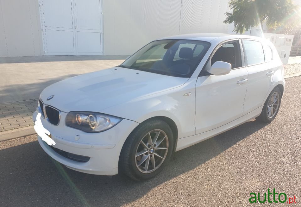 2011' BMW 118 photo #1