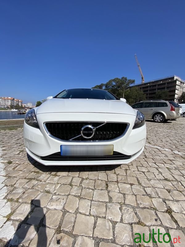 2017' Volvo V40 photo #1