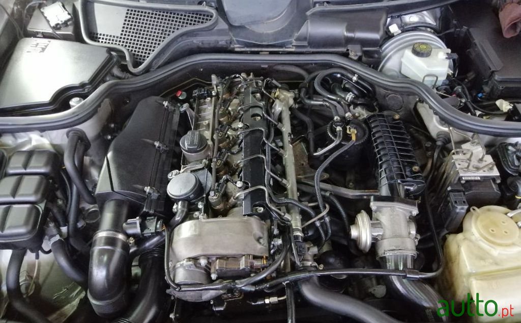 2000' Mercedes-Benz E-270 photo #3