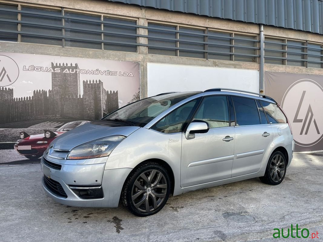 2009' Citroen C4 Grand Picasso photo #5
