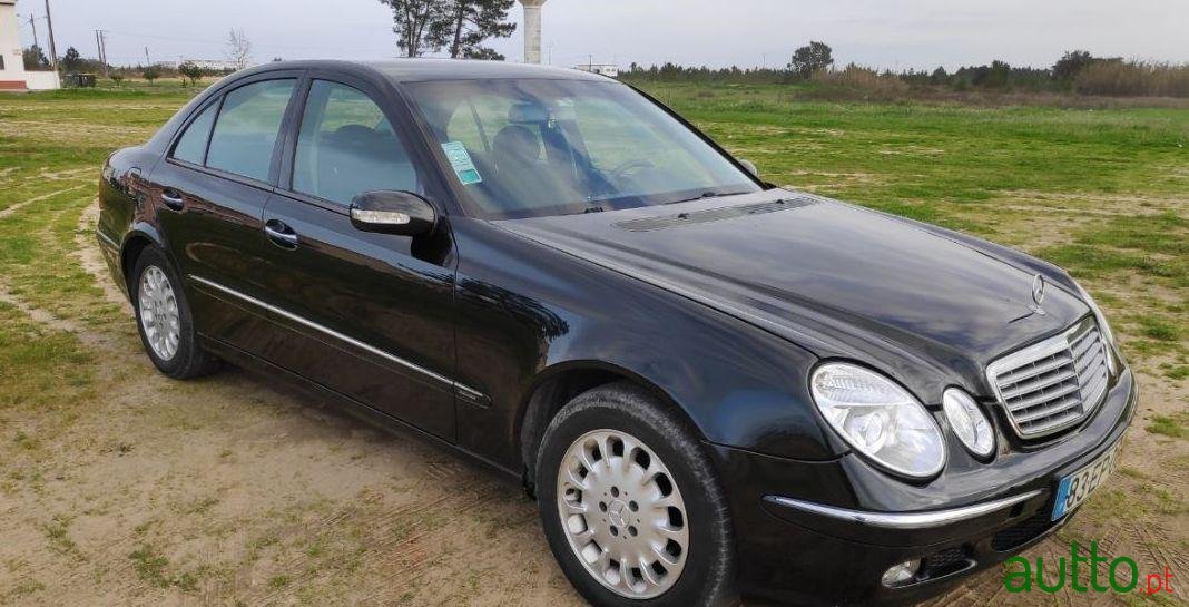 2002' Mercedes-Benz E-220 Cdi Elegance photo #1
