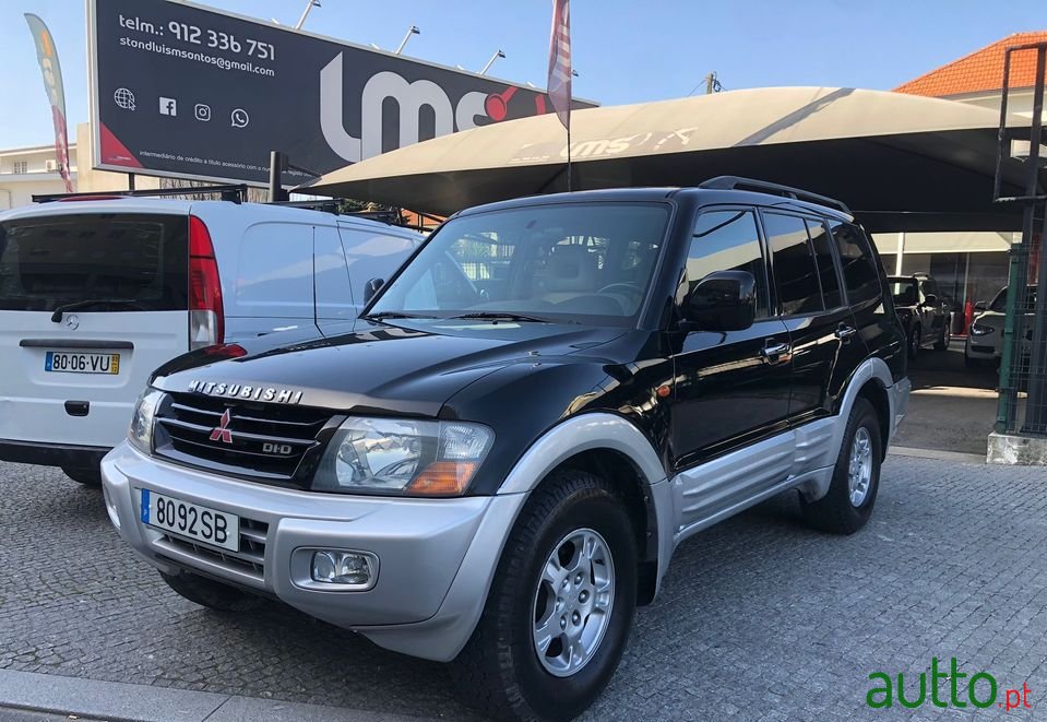 2001' Mitsubishi Pajero photo #3