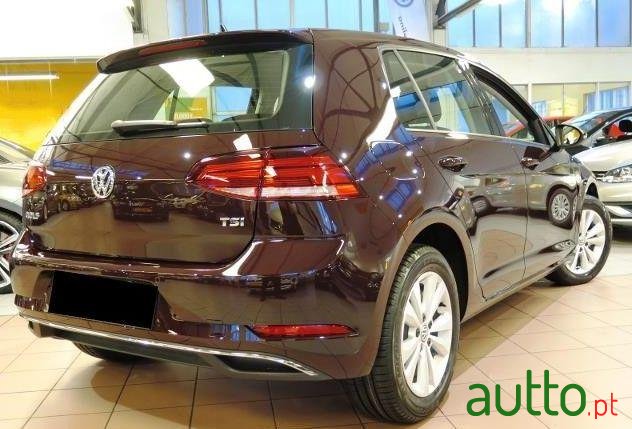 2018' Volkswagen Golf photo #3