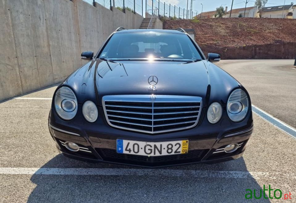 2008' Mercedes-Benz E-220 photo #2