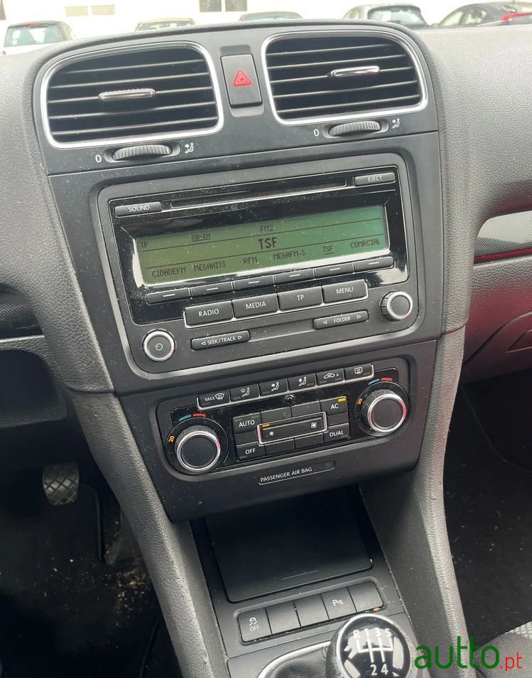 2011' Volkswagen Golf Variant photo #6