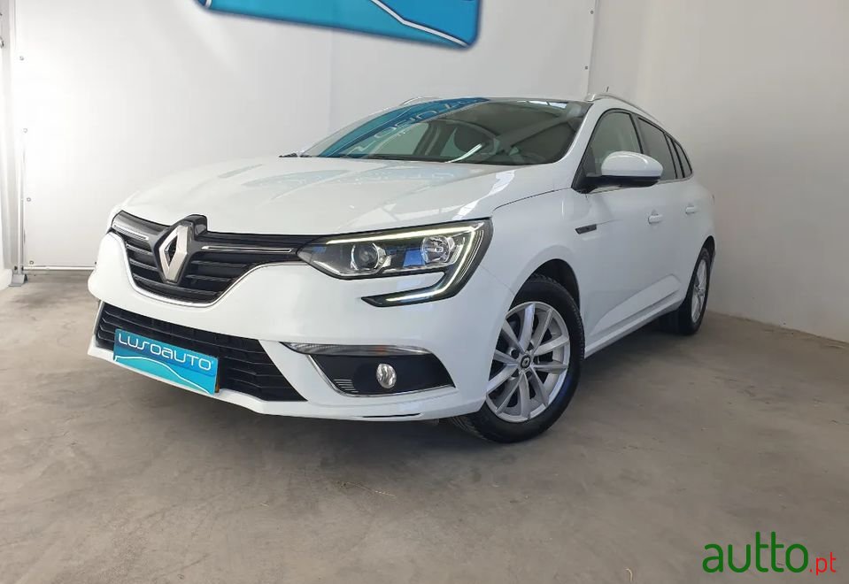 2016' Renault Megane Sport Tourer photo #2