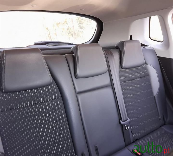 2013' Peugeot 2008 photo #4