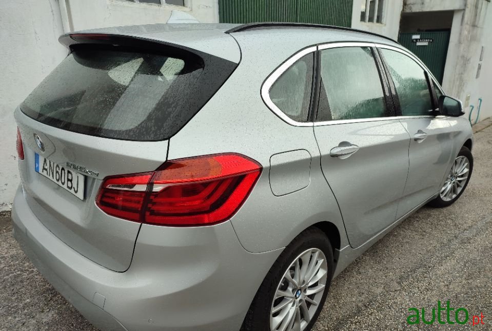 2019' BMW 225Xe Active Tourer photo #2