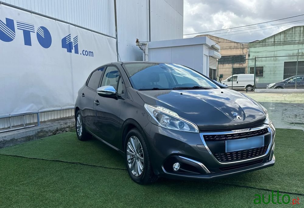 2019' Peugeot 208 photo #2