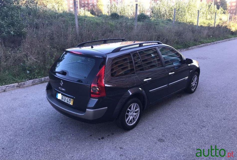 2005' Renault Megane Break photo #2